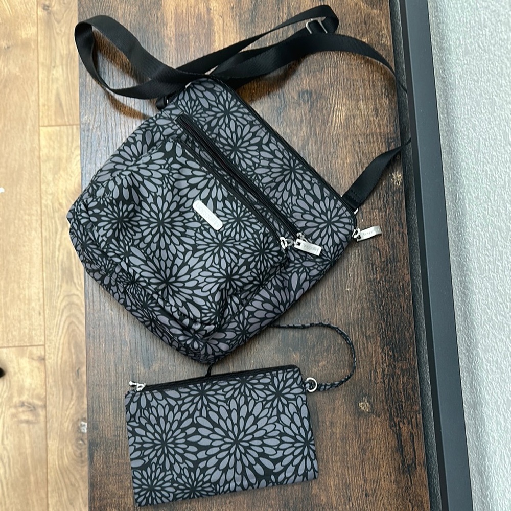 Baggallini Black and Gray Floral Crossbody Bag w/ Matching Wristlet